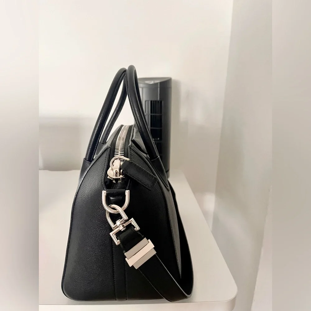 GIVENCHY Sugar Goatskin Small Antigona Black - Picture 3 of 6